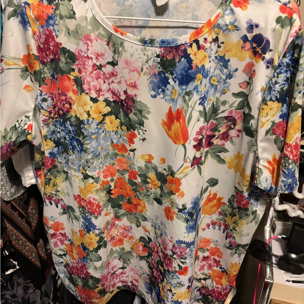 BonWorth Floral Scoop Neck Short Sleeve Top in White Multicolor